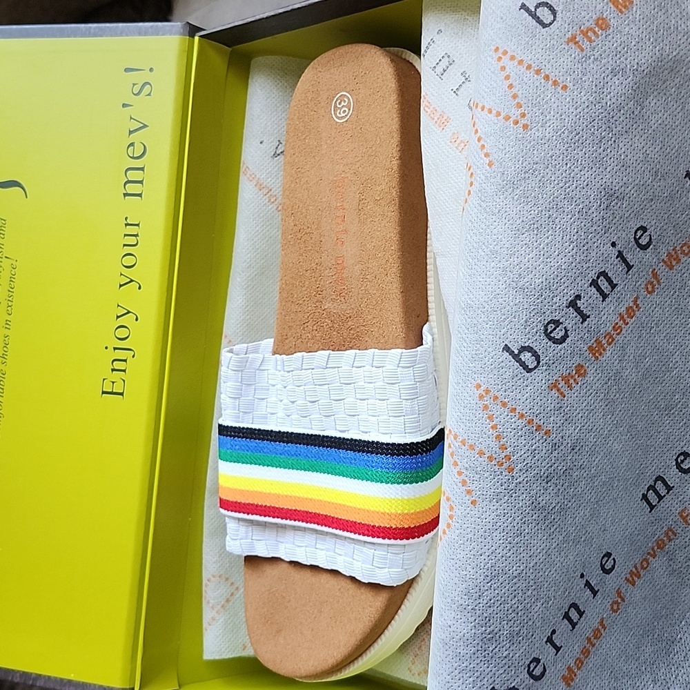 New with Box Women’s Bernie Mev Rainbow Slide Sz EU39 / US9 fits like a 8/12